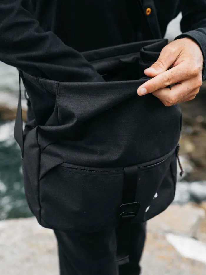 MenWomen Nautilus Crossbody Bag Black Finisterre Bags