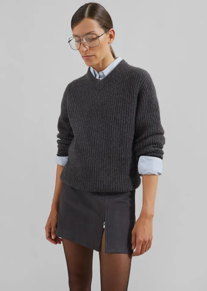 MenWomen Samse Samse Sakoji VNeck 8211 Volcanic Ash The Frankie Shop Knitwear