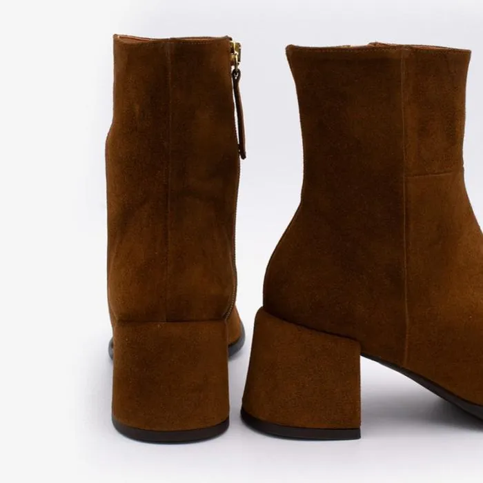 ngel Alarcn Boots And Booties Woman YTIMIA 8211 Split Leather Ankle Boots With Rounded Toe Wide Heel And Zipper