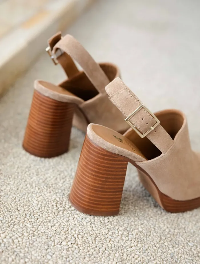 Savannah Antelope Women Bobbies Platforms and Clogs