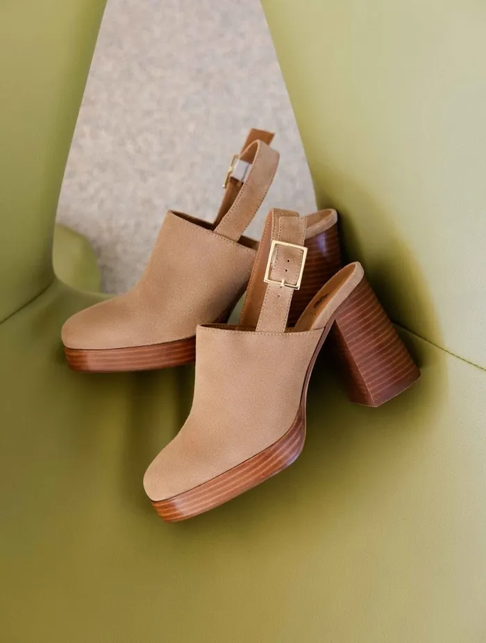 Savannah Antelope Women Bobbies Platforms and Clogs