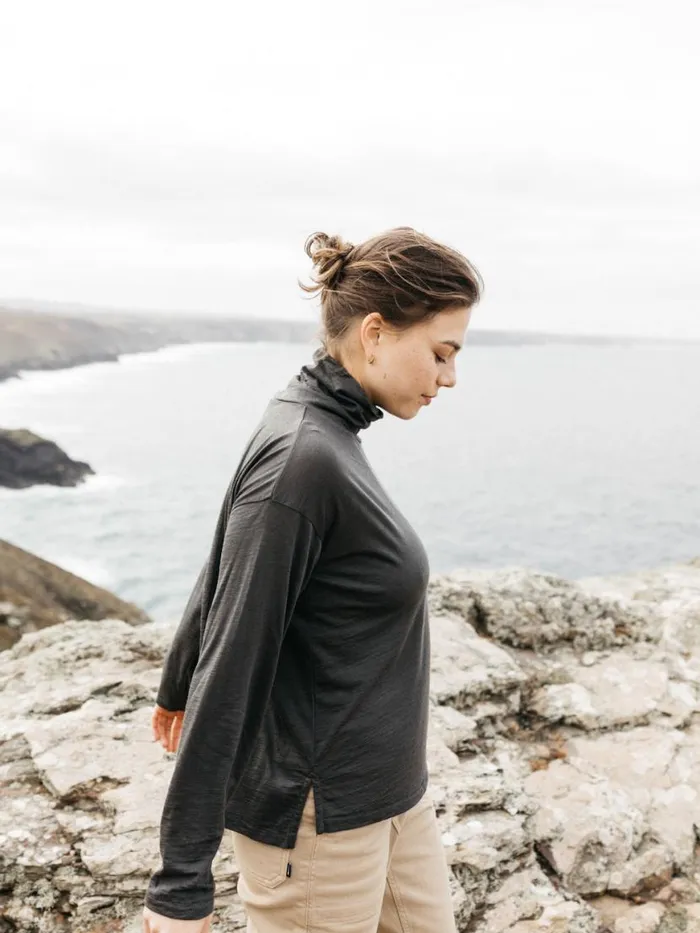 Women Seeker Merino High Neck TShirt Raven Finisterre Tops and Shirts